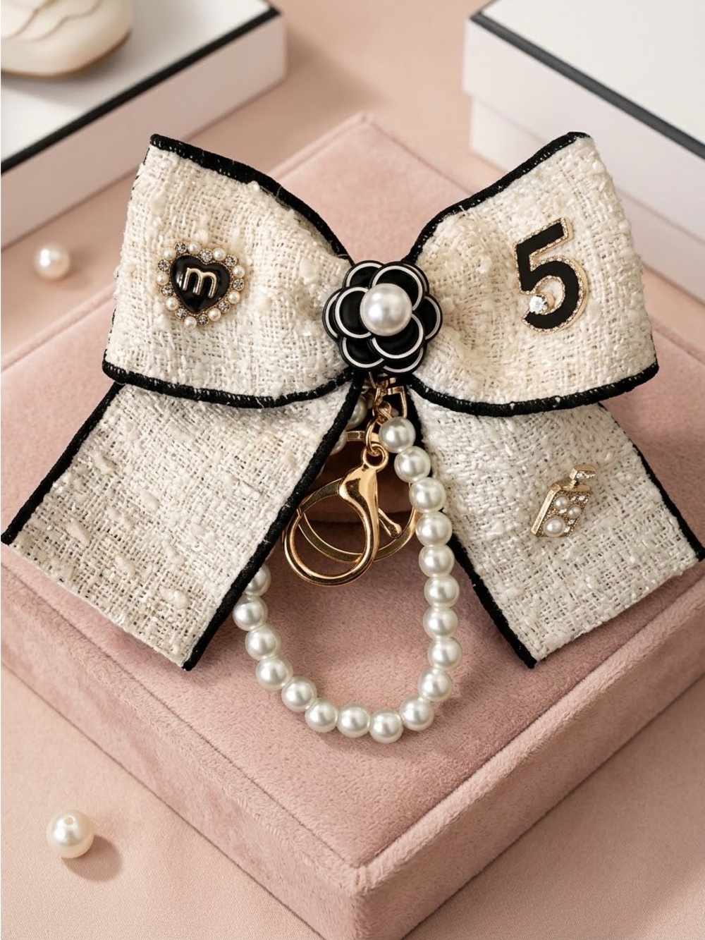 Elegant Fashion White Bowโ Keychain - Bag Charm with Pearl Accents New